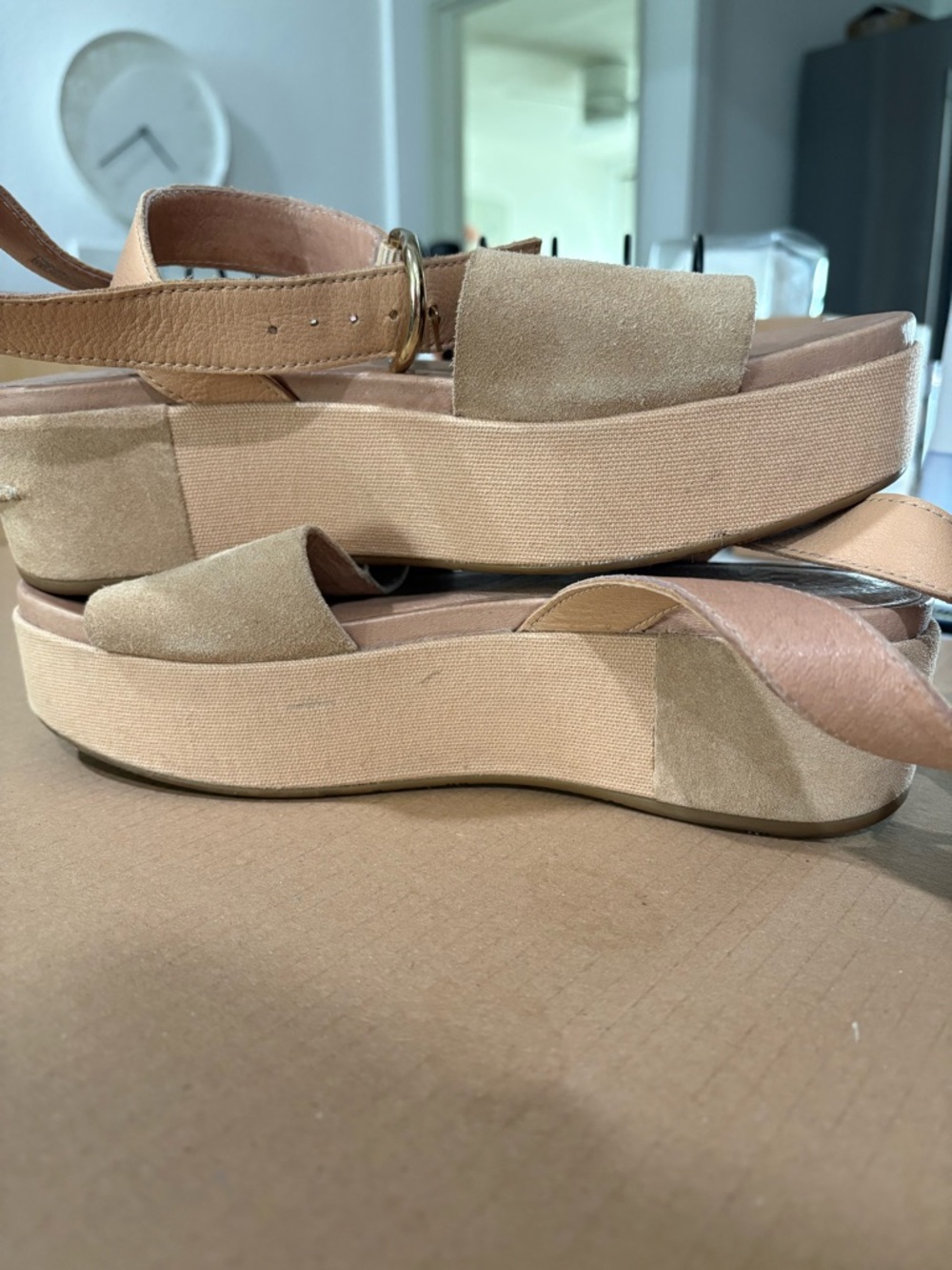 Women’s UGG Suede Tan Platform Sandals with Ankle Strap Preowned size 7.5 - Picture 3 of 11